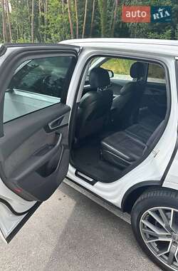 Внедорожник / Кроссовер Audi Q7 2016 в 
