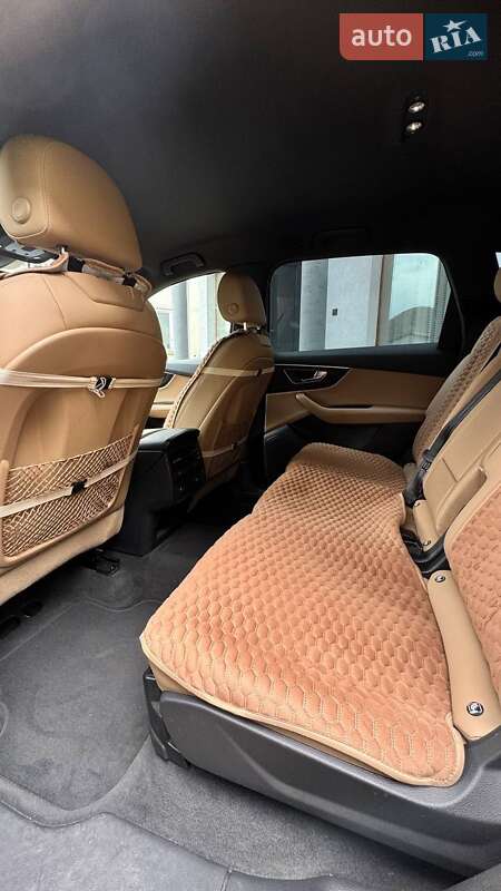 Внедорожник / Кроссовер Audi Q7 2021 в Воловце