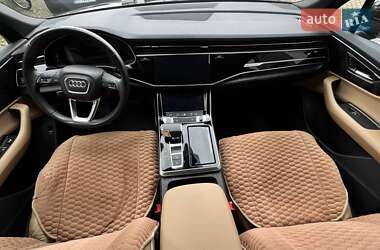 Позашляховик / Кросовер Audi Q7 2021 в 