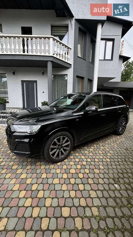 Внедорожник / Кроссовер Audi Q7 2021 в Воловце