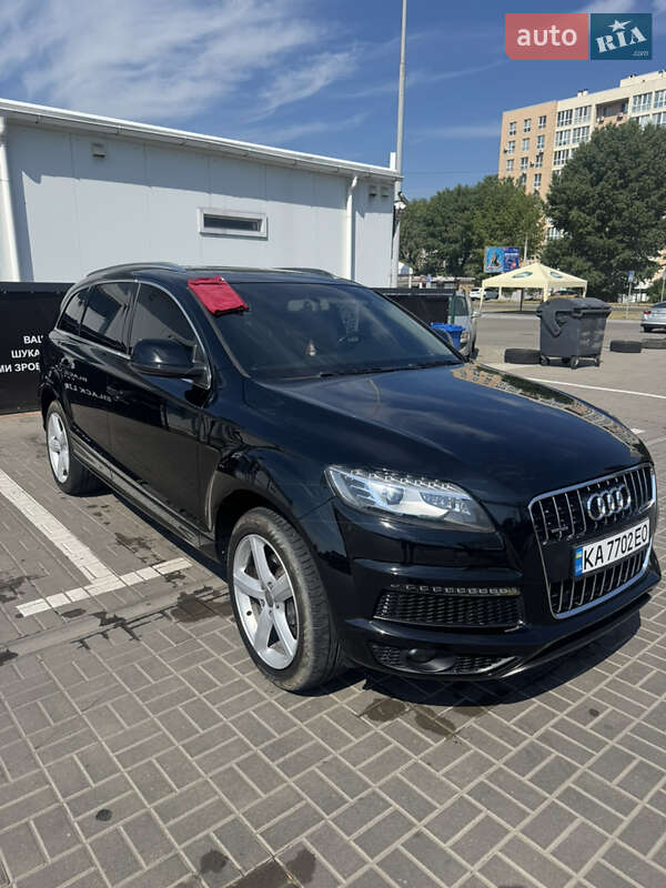 Позашляховик / Кросовер Audi Q7 2013 в 