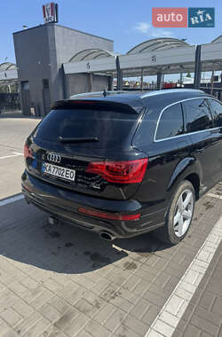 Позашляховик / Кросовер Audi Q7 2013 в 