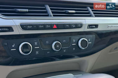 Позашляховик / Кросовер Audi Q7 2018 в 