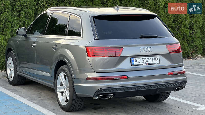 Позашляховик / Кросовер Audi Q7 2016 в Луцьку