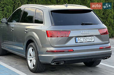 Внедорожник / Кроссовер Audi Q7 2016 в 