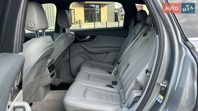 Позашляховик / Кросовер Audi Q7 2016 в Луцьку