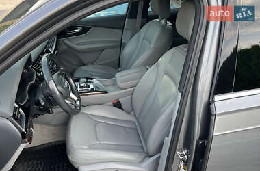Внедорожник / Кроссовер Audi Q7 2016 в 
