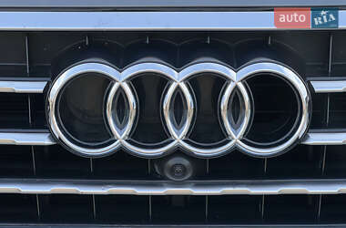 Внедорожник / Кроссовер Audi Q7 2016 в 