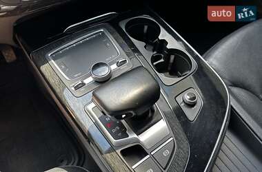 Внедорожник / Кроссовер Audi Q7 2015 в 