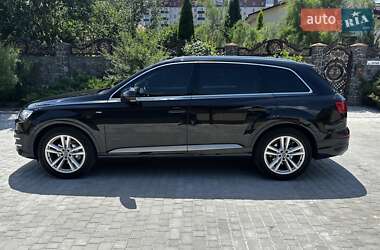 Внедорожник / Кроссовер Audi Q7 2015 в 