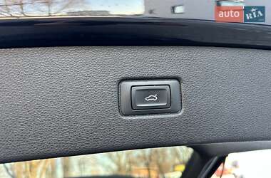 Внедорожник / Кроссовер Audi Q7 2015 в 