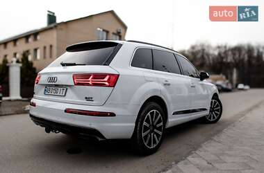 Позашляховик / Кросовер Audi Q7 2018 в 