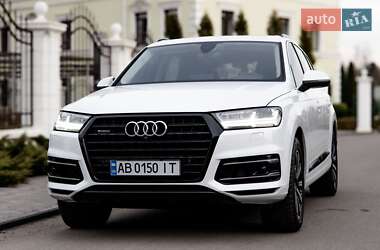 Позашляховик / Кросовер Audi Q7 2018 в 