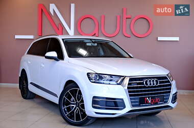 Внедорожник / Кроссовер Audi Q7 2015 в 