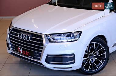 Внедорожник / Кроссовер Audi Q7 2015 в 