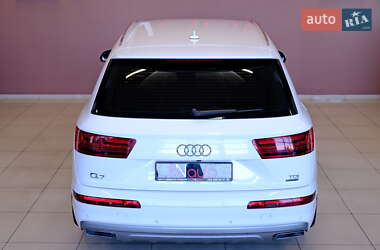 Внедорожник / Кроссовер Audi Q7 2015 в 