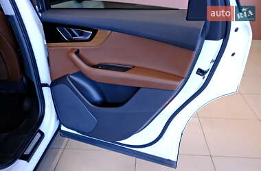Внедорожник / Кроссовер Audi Q7 2015 в 