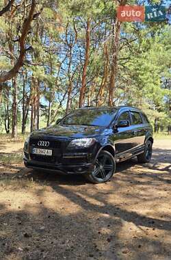 Позашляховик / Кросовер Audi Q7 2013 в 