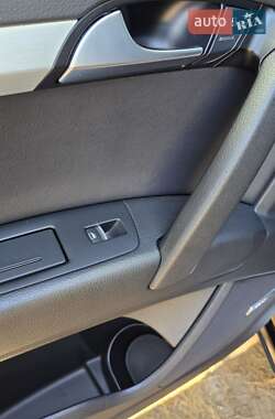 Позашляховик / Кросовер Audi Q7 2013 в 