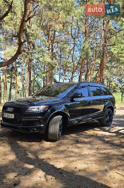 Позашляховик / Кросовер Audi Q7 2013 в 