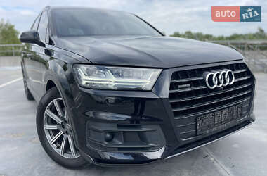Позашляховик / Кросовер Audi Q7 2019 в 