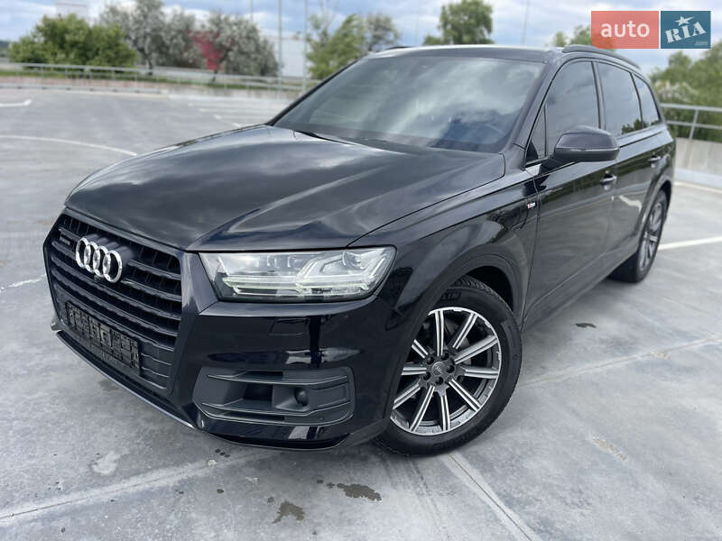 Позашляховик / Кросовер Audi Q7 2019 в 