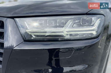 Позашляховик / Кросовер Audi Q7 2019 в 