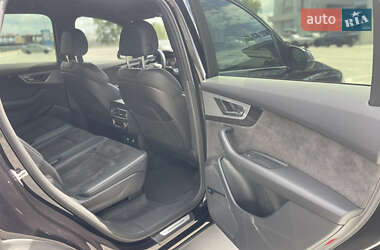 Позашляховик / Кросовер Audi Q7 2019 в 