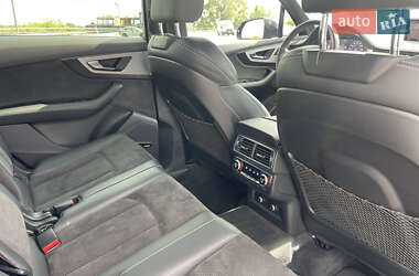 Позашляховик / Кросовер Audi Q7 2019 в 