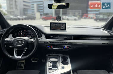 Позашляховик / Кросовер Audi Q7 2019 в 