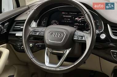 Позашляховик / Кросовер Audi Q7 2016 в 