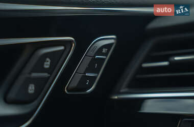 Внедорожник / Кроссовер Audi Q7 2016 в 