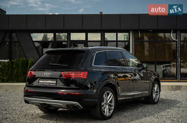 Внедорожник / Кроссовер Audi Q7 2016 в 