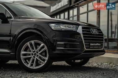 Внедорожник / Кроссовер Audi Q7 2016 в 