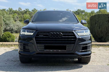 Внедорожник / Кроссовер Audi Q7 2016 в 