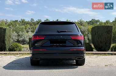 Внедорожник / Кроссовер Audi Q7 2016 в 