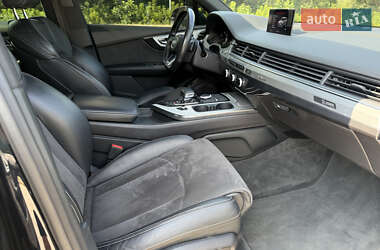 Внедорожник / Кроссовер Audi Q7 2016 в 
