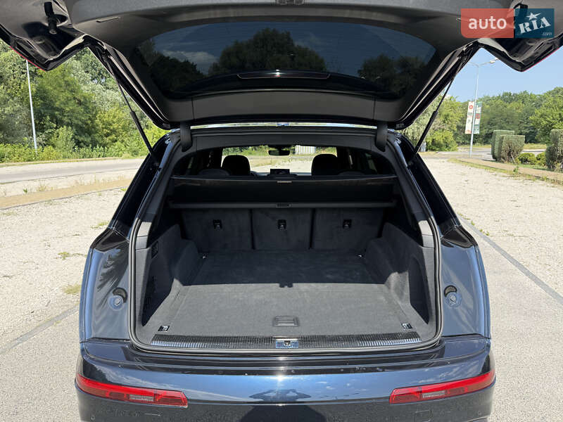 Позашляховик / Кросовер Audi Q7 2016 в Дніпрі