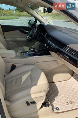 Позашляховик / Кросовер Audi Q7 2017 в 