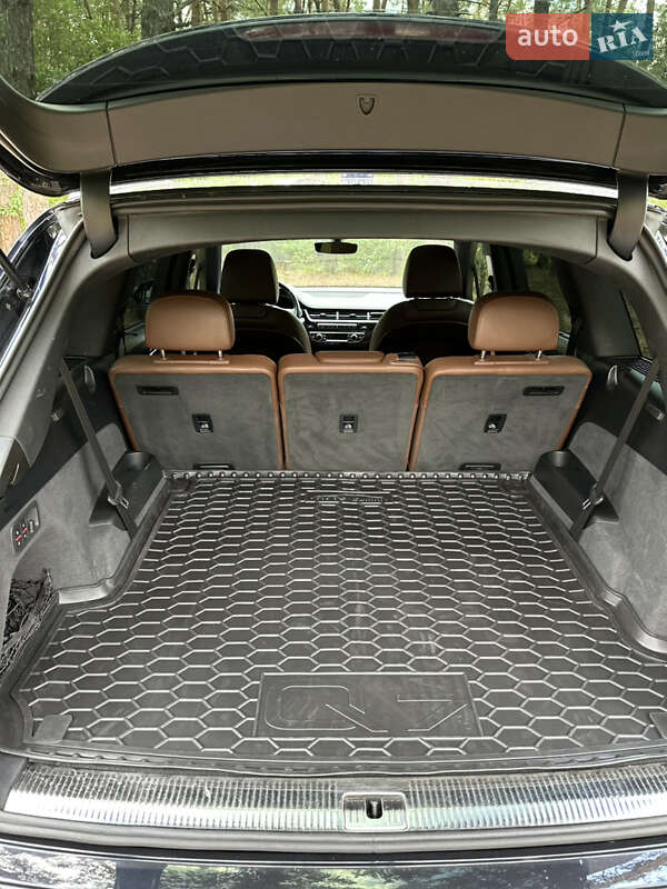 Позашляховик / Кросовер Audi Q7 2017 в Олександрії