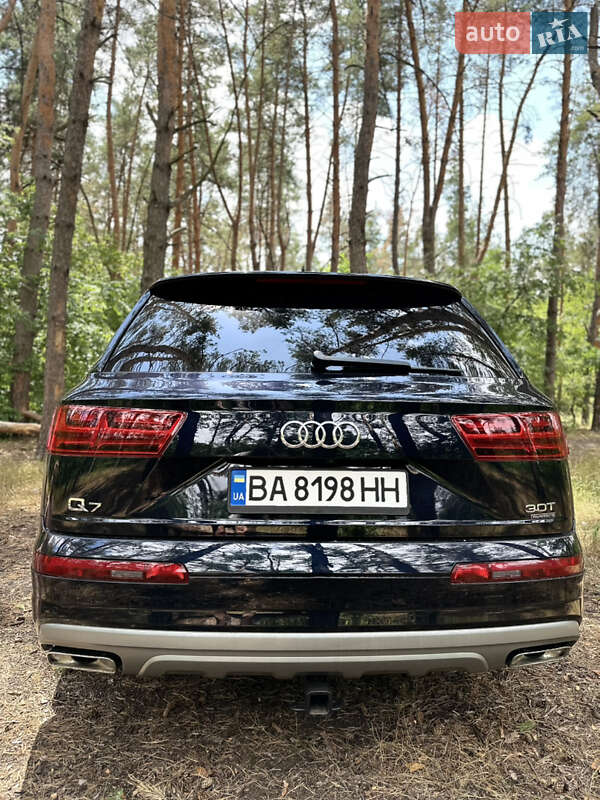Позашляховик / Кросовер Audi Q7 2017 в Олександрії