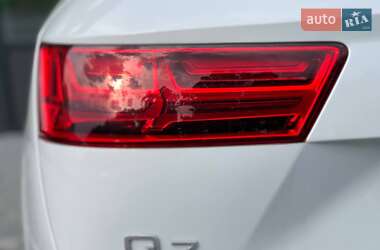 Позашляховик / Кросовер Audi Q7 2018 в 