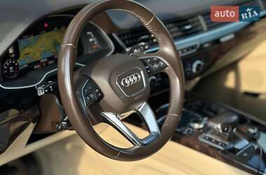Позашляховик / Кросовер Audi Q7 2018 в 