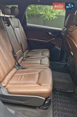 Внедорожник / Кроссовер Audi Q7 2016 в 