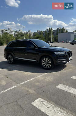 Позашляховик / Кросовер Audi Q7 2018 в 