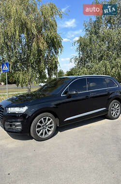 Позашляховик / Кросовер Audi Q7 2018 в 