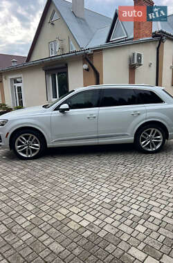 Позашляховик / Кросовер Audi Q7 2017 в 