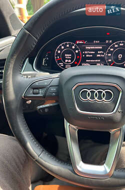 Позашляховик / Кросовер Audi Q7 2017 в 