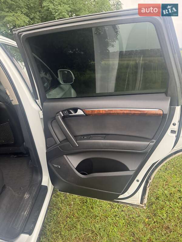 Позашляховик / Кросовер Audi Q7 2015 в Чернівцях