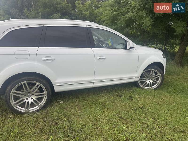 Позашляховик / Кросовер Audi Q7 2015 в Чернівцях